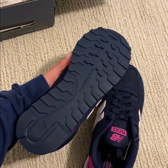 NEW BALANCE SHOES - Picture 3 of 3